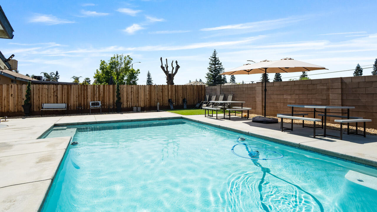 691 Oxford St, Porterville, CA 93257