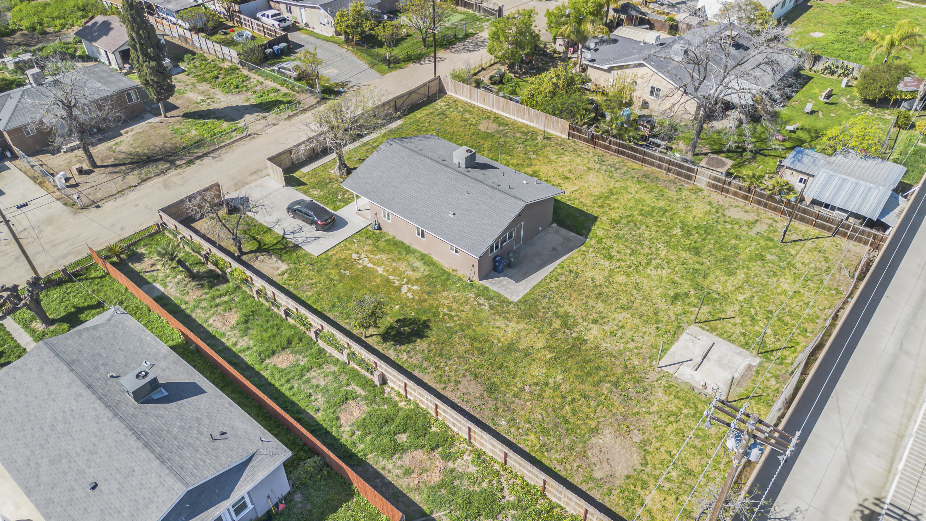 1682 E Foster Dr, Tulare, CA 93274