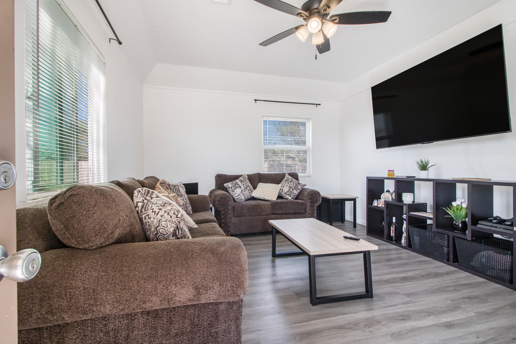 1682 E Foster Dr, Tulare, CA 93274