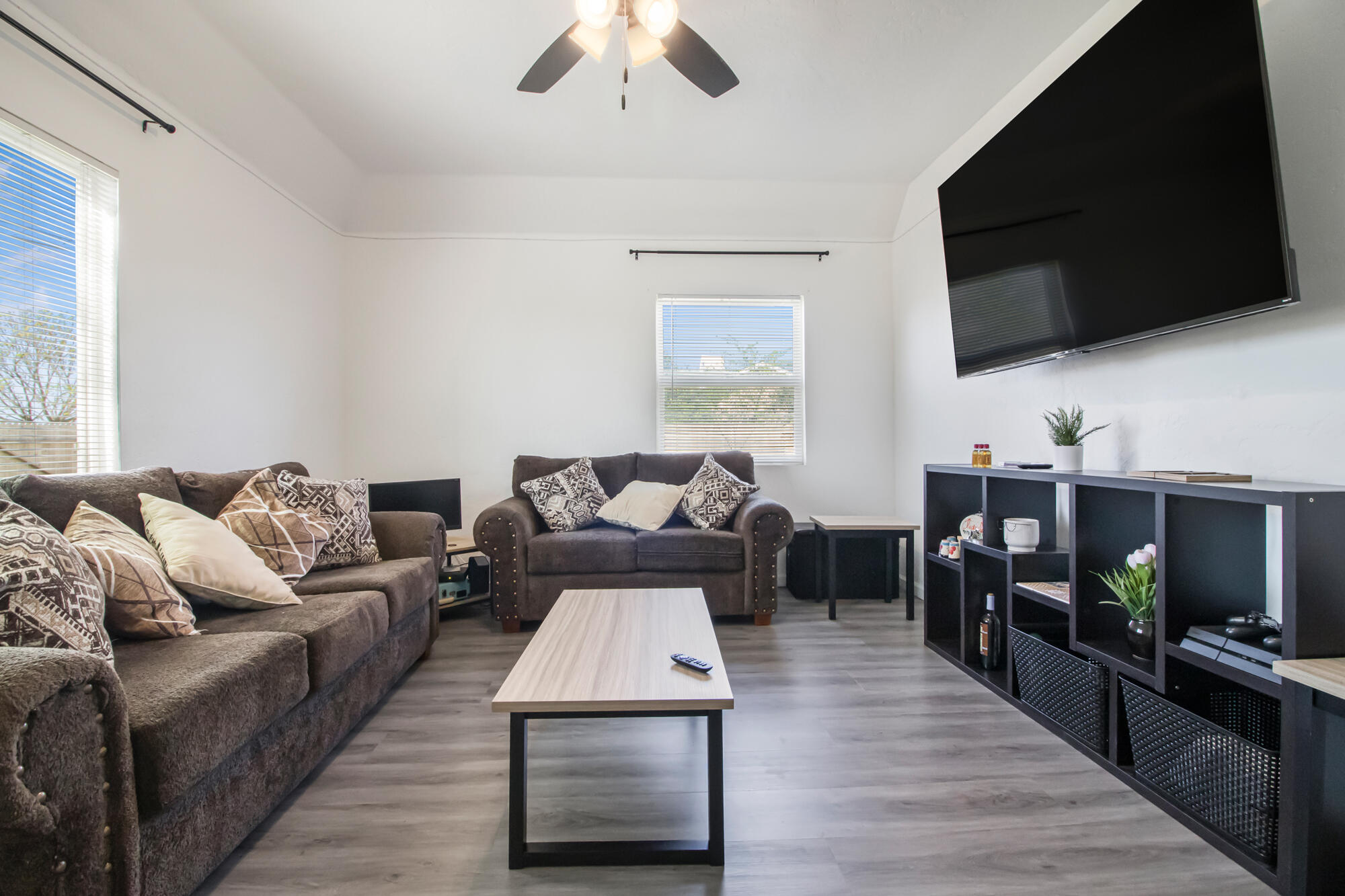 1682 E Foster Dr, Tulare, CA 93274