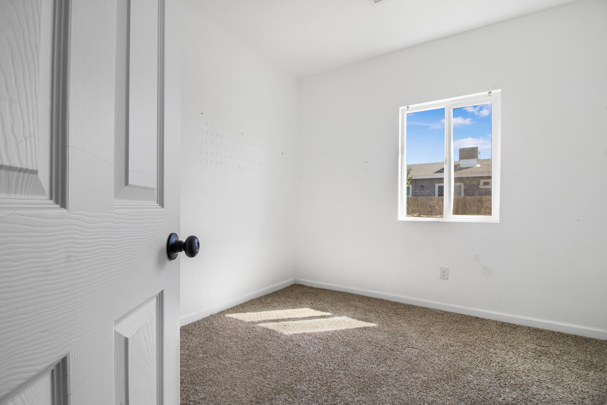 1682 E Foster Dr, Tulare, CA 93274