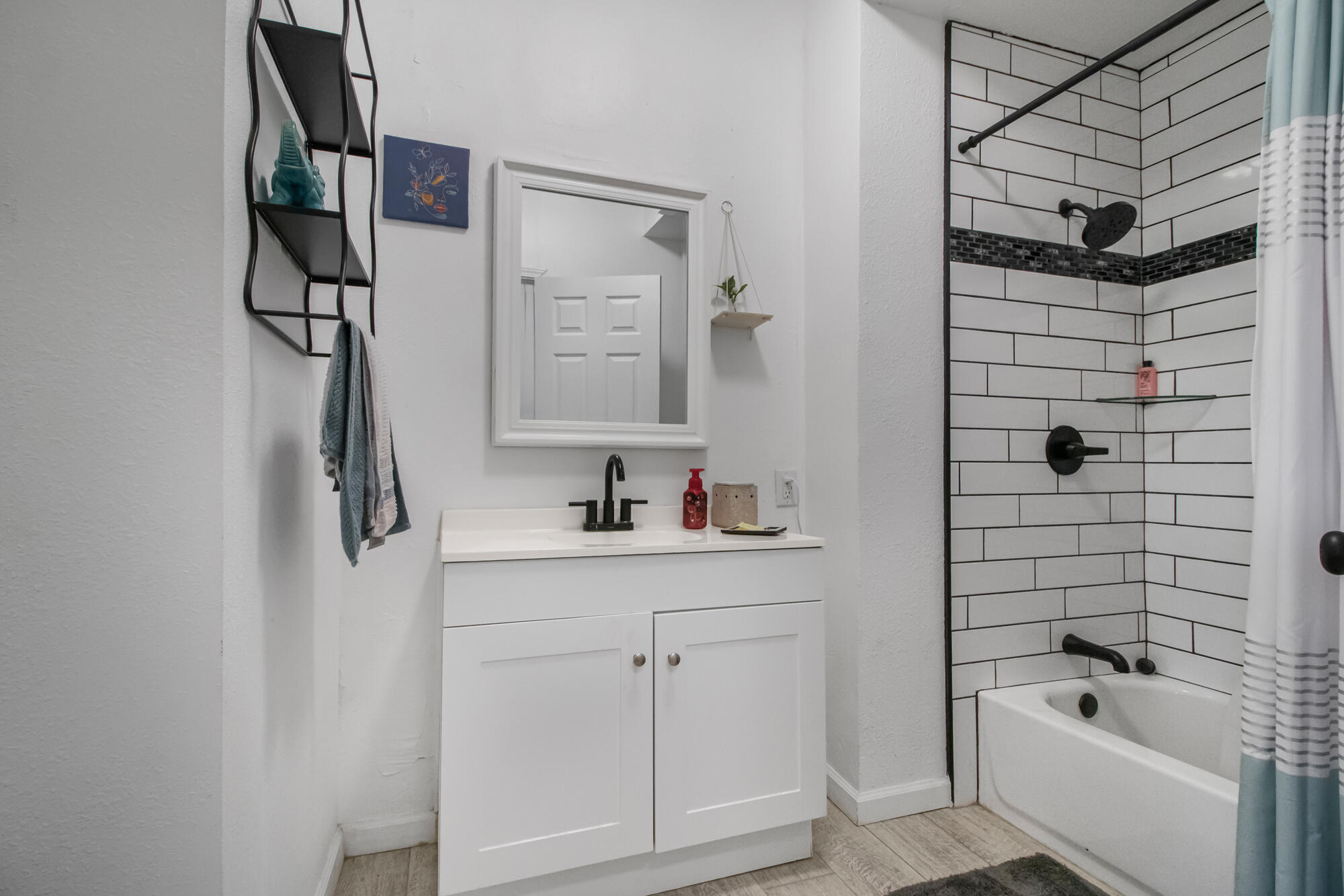 1682 E Foster Dr, Tulare, CA 93274