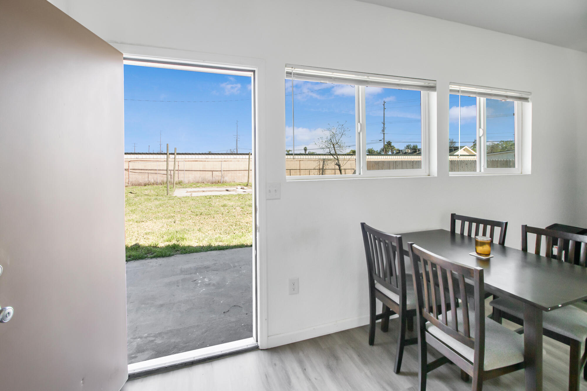 1682 E Foster Dr, Tulare, CA 93274