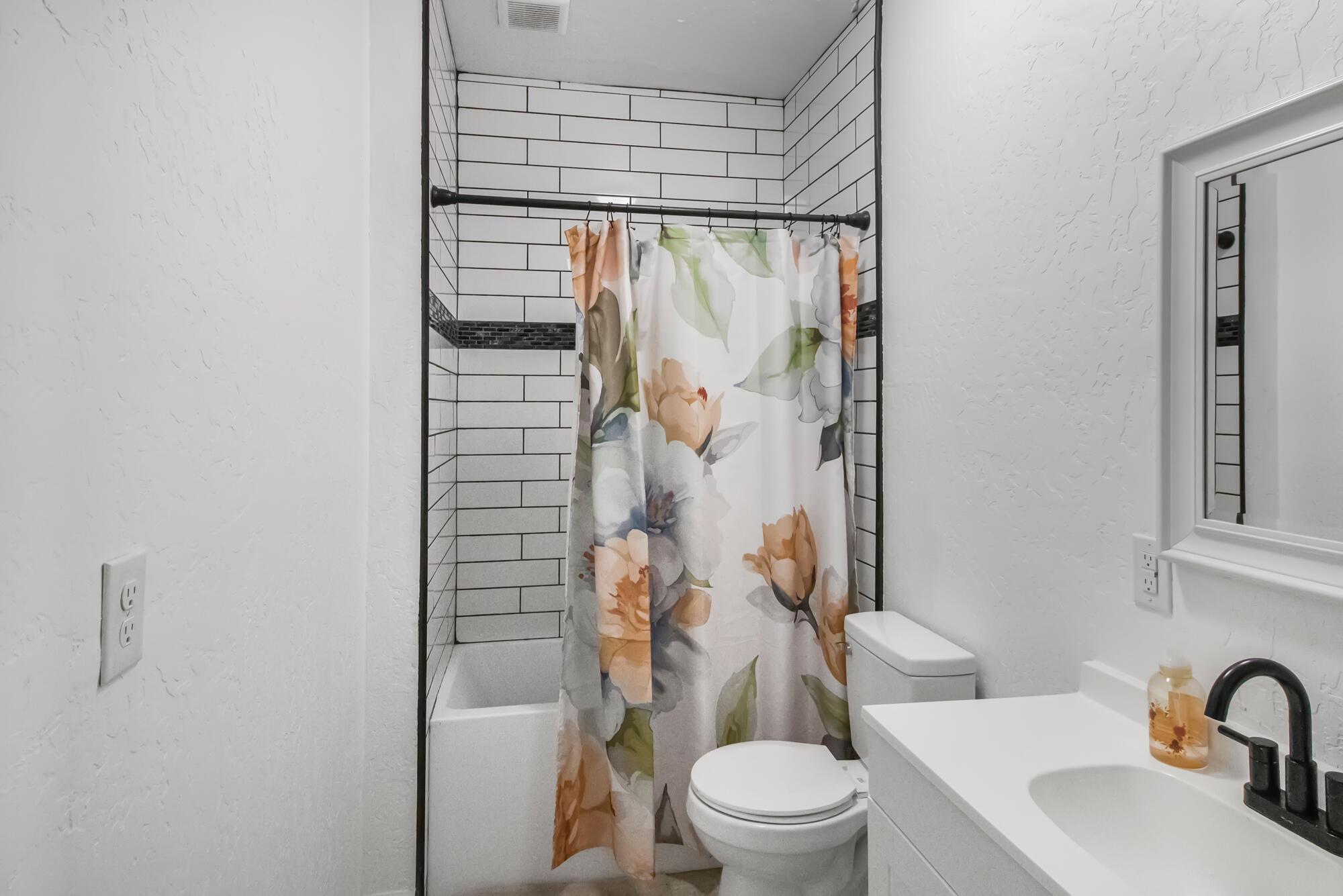 1682 E Foster Dr, Tulare, CA 93274