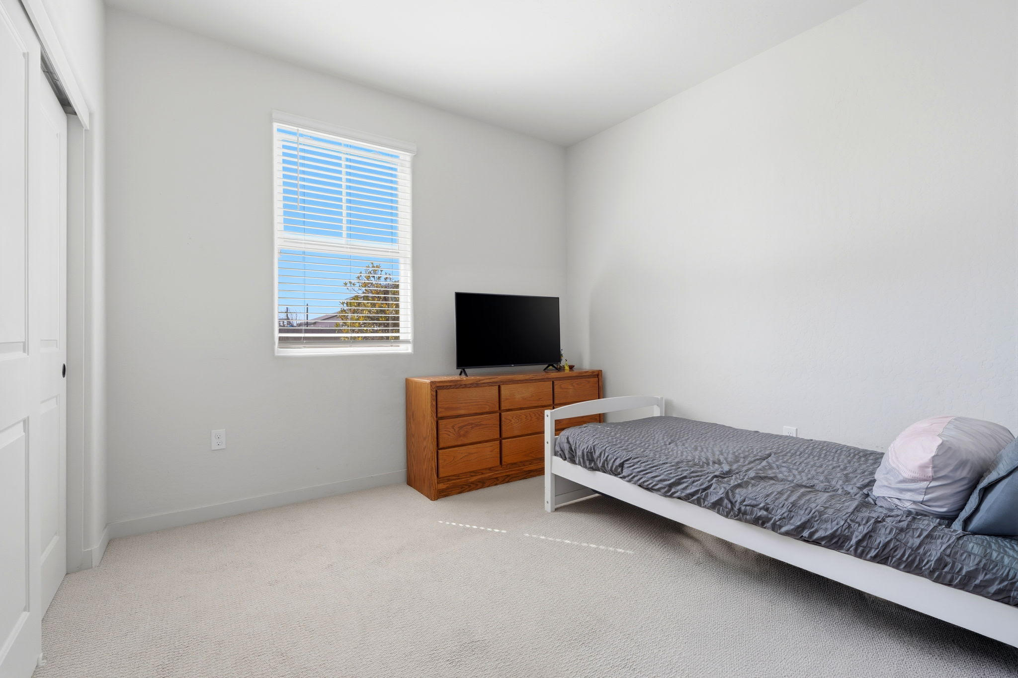 1834 W Twilight St, Hanford, CA 93230