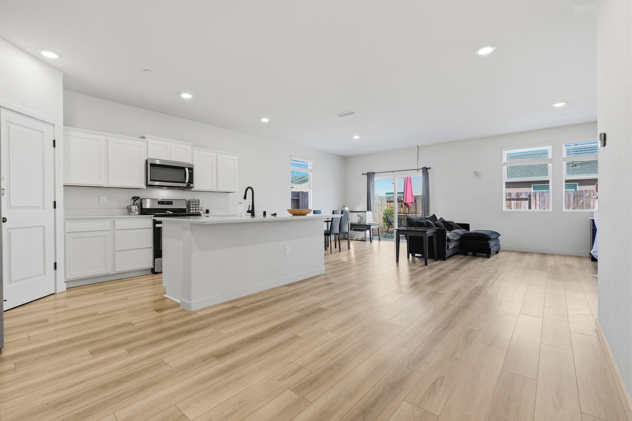 1834 W Twilight St, Hanford, CA 93230