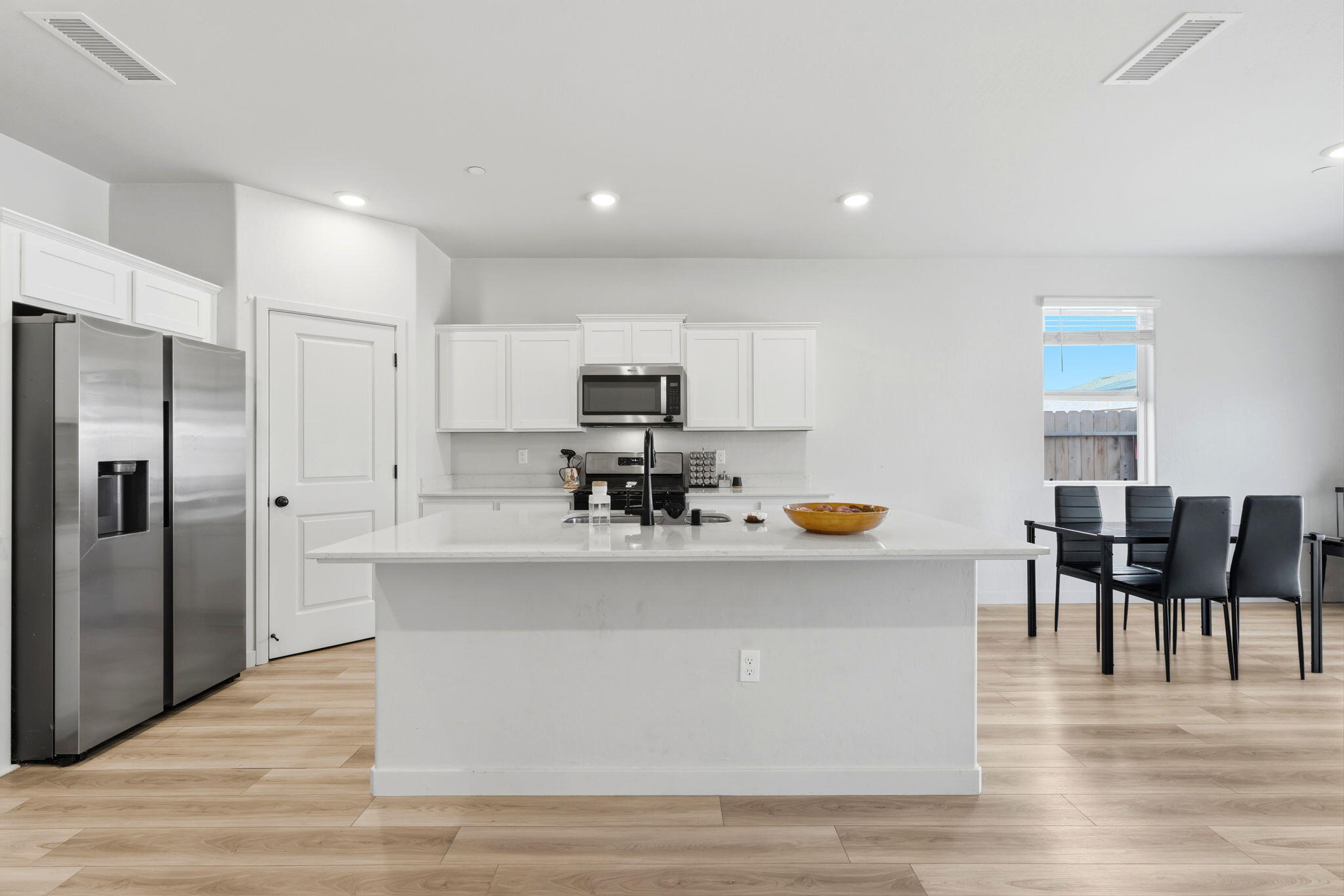 1834 W Twilight St, Hanford, CA 93230