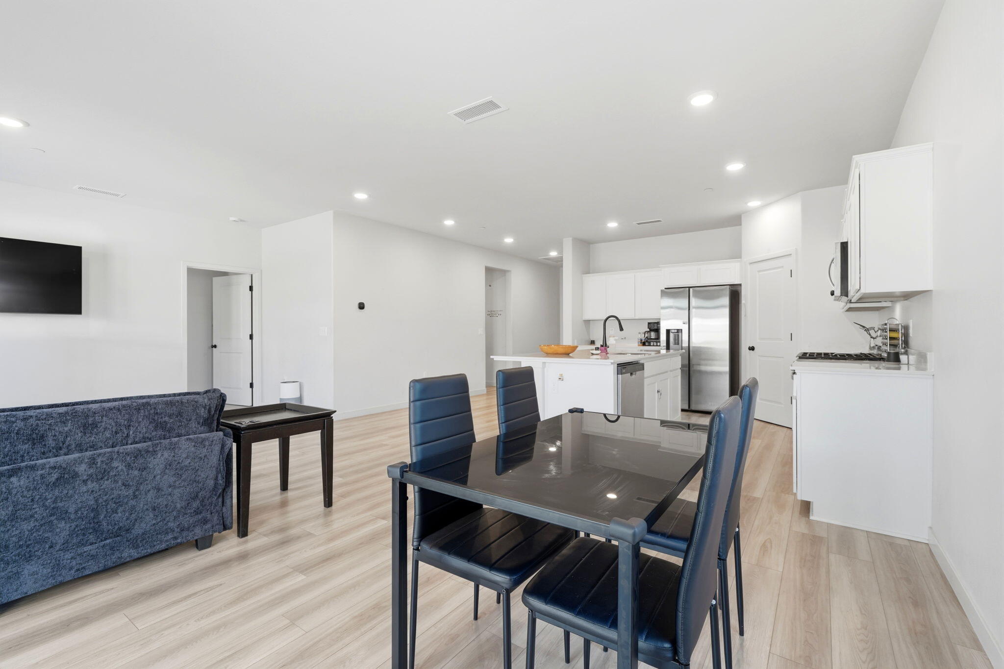 1834 W Twilight St, Hanford, CA 93230