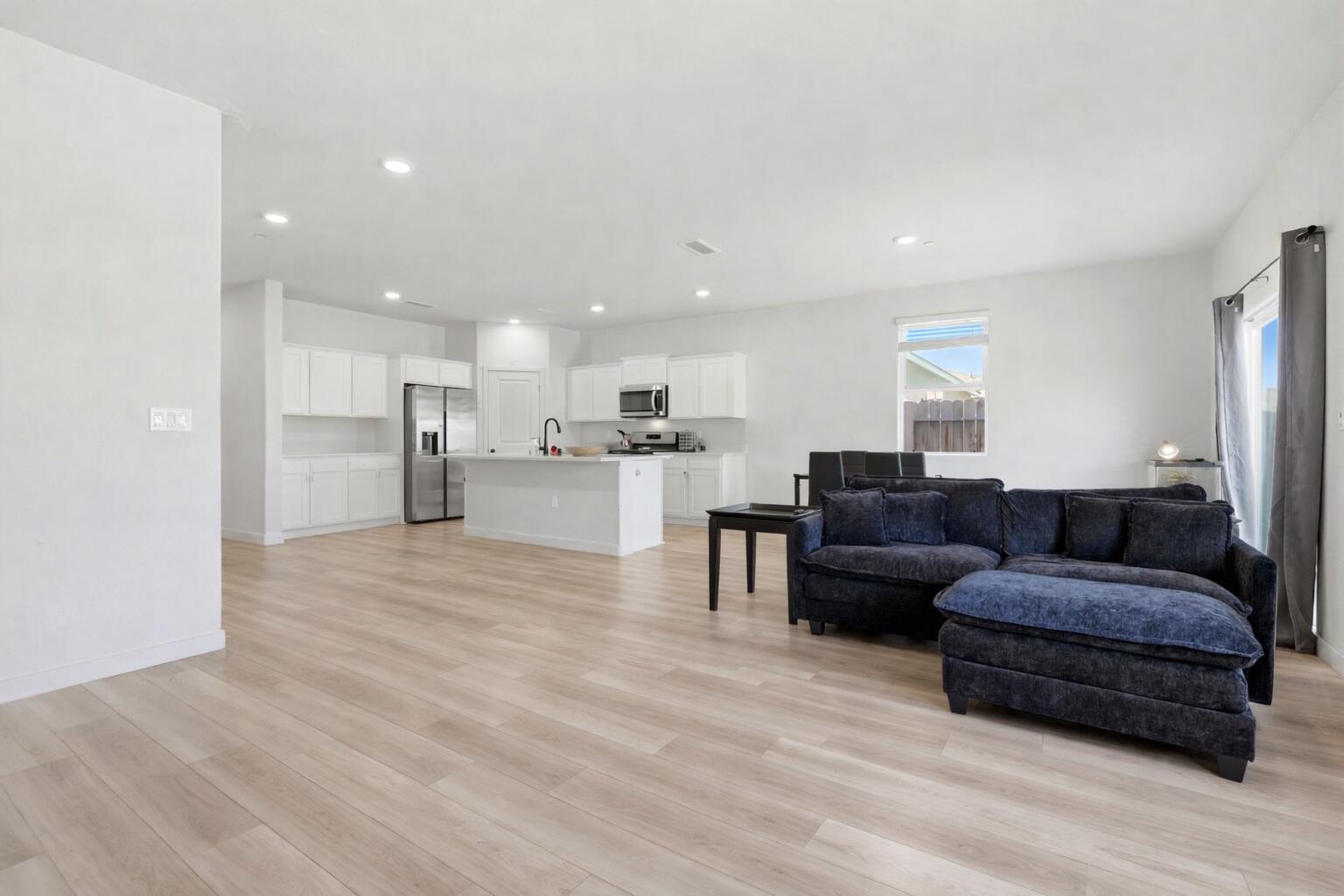 1834 W Twilight St, Hanford, CA 93230