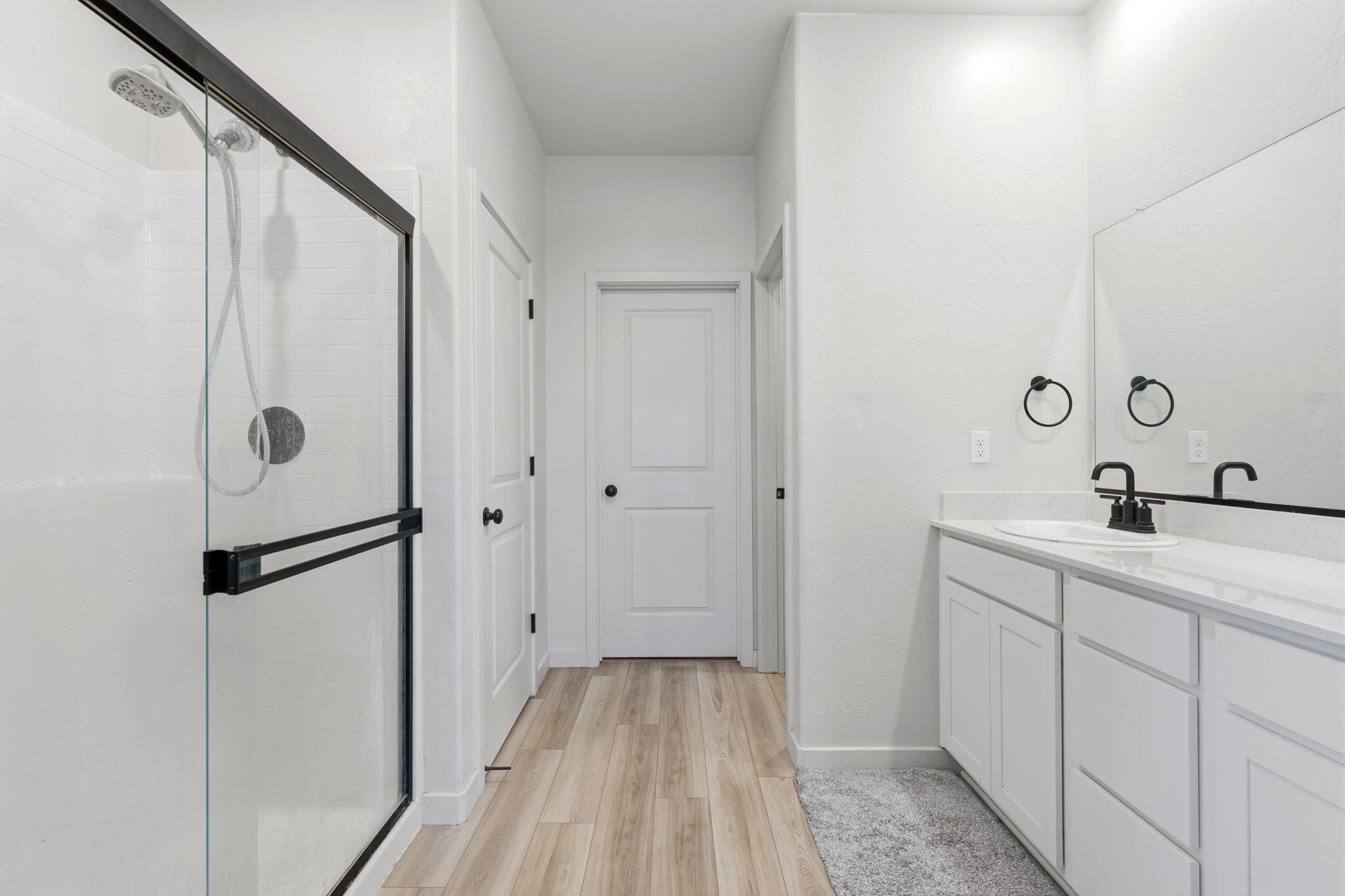 1834 W Twilight St, Hanford, CA 93230