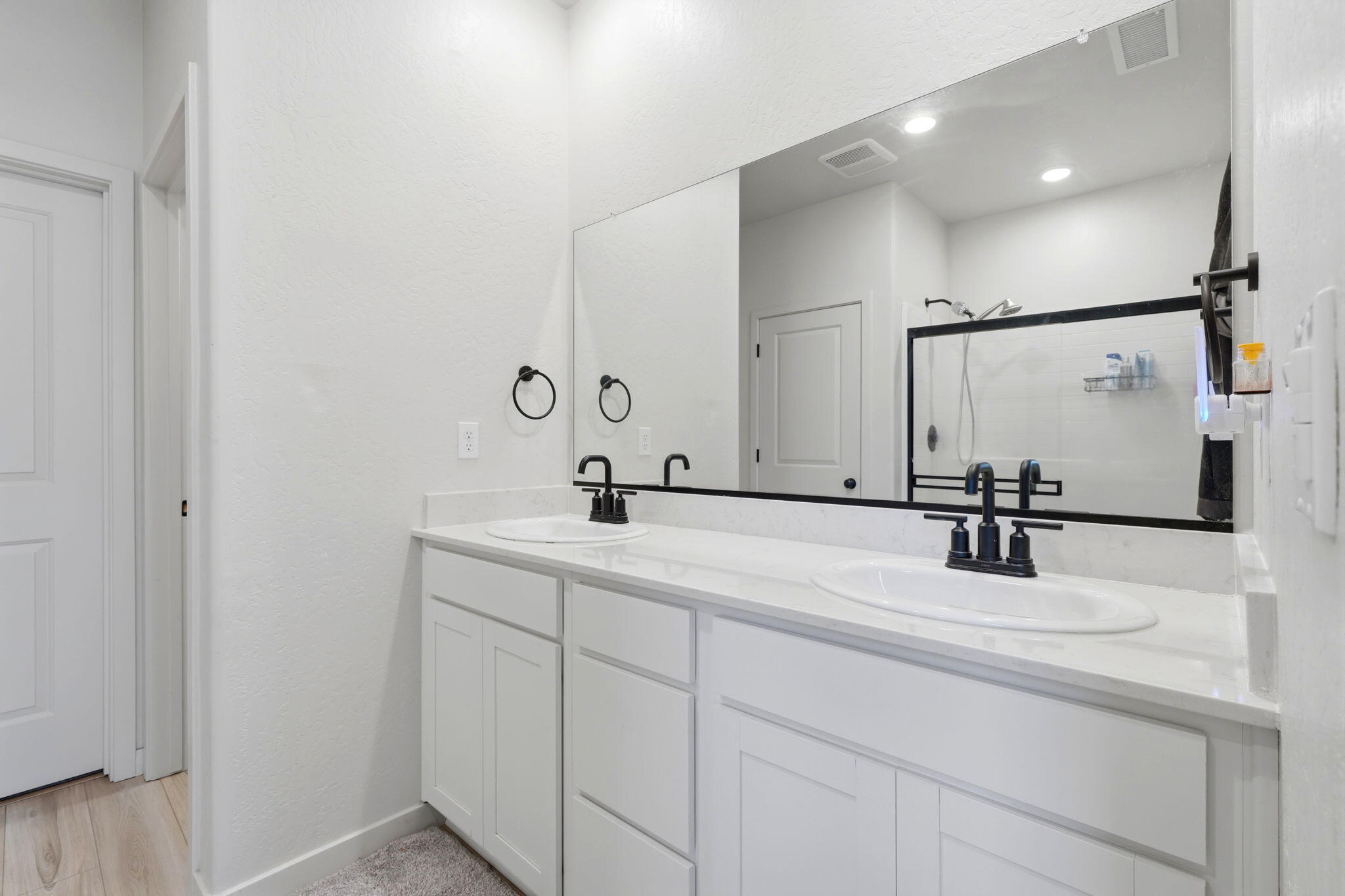 1834 W Twilight St, Hanford, CA 93230