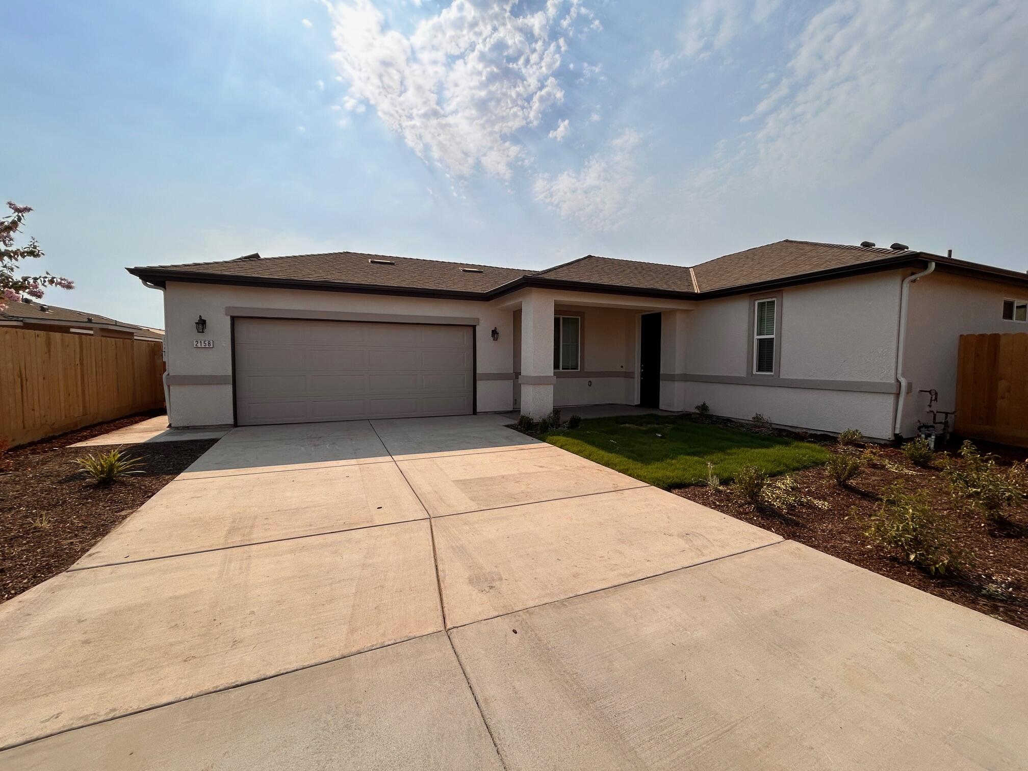 2158 Bolton Ave, Tulare, CA 93274