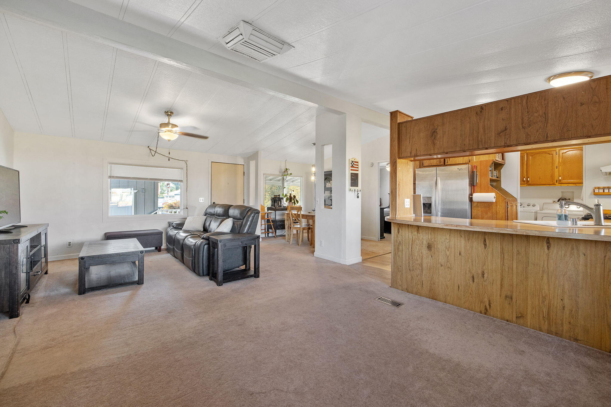 1206 S Church St, Visalia, CA 93277