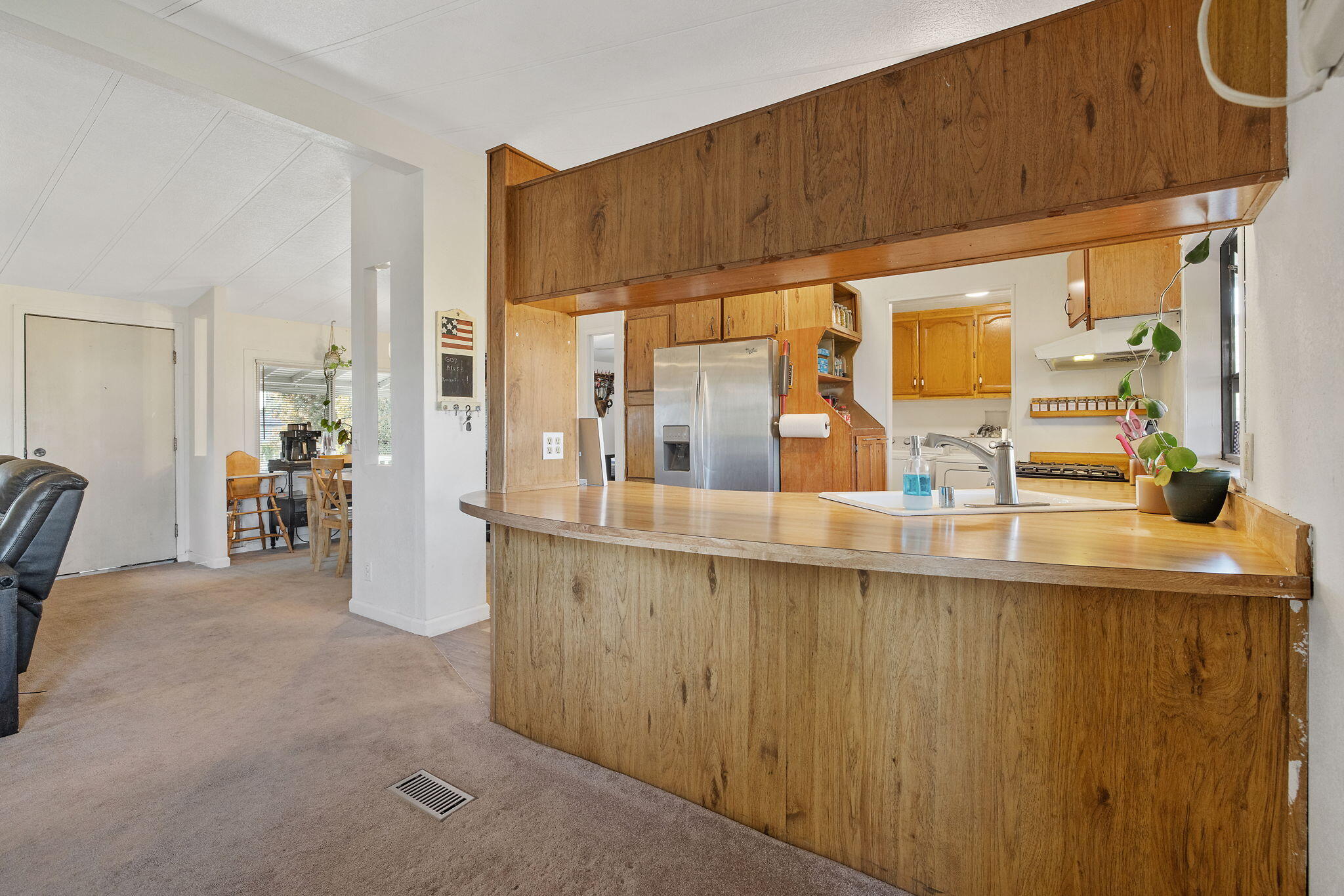 1206 S Church St, Visalia, CA 93277