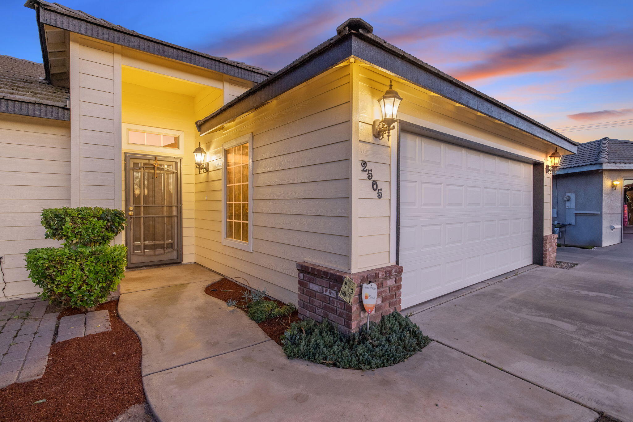 2505 W Delta Ct, Visalia, CA 93291