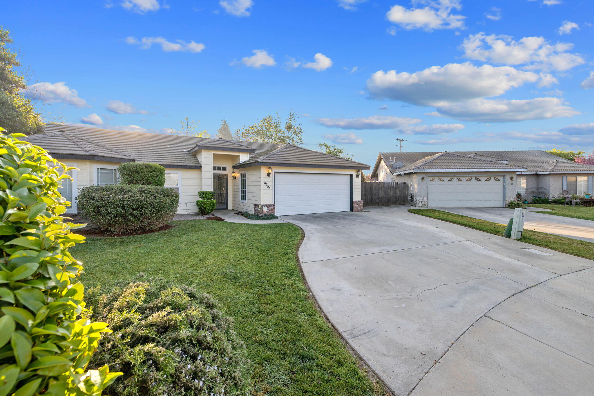 2505 W Delta Ct, Visalia, CA 93291