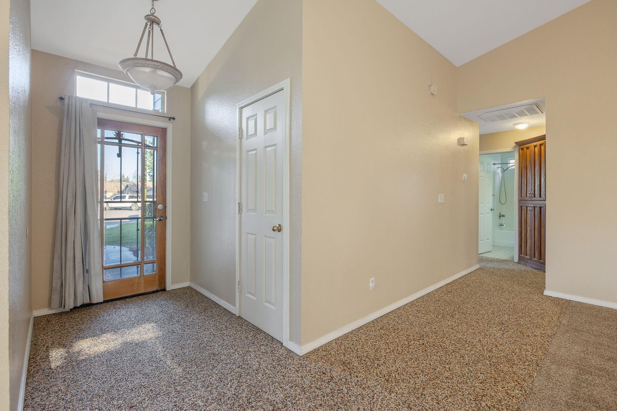 2505 W Delta Ct, Visalia, CA 93291