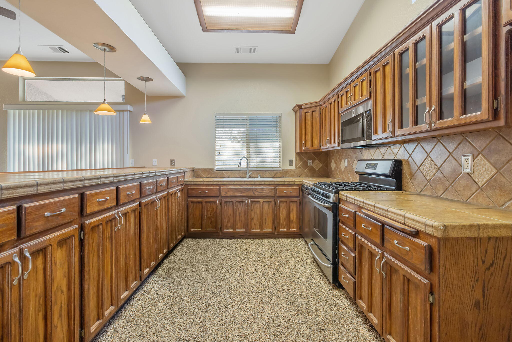 2505 W Delta Ct, Visalia, CA 93291