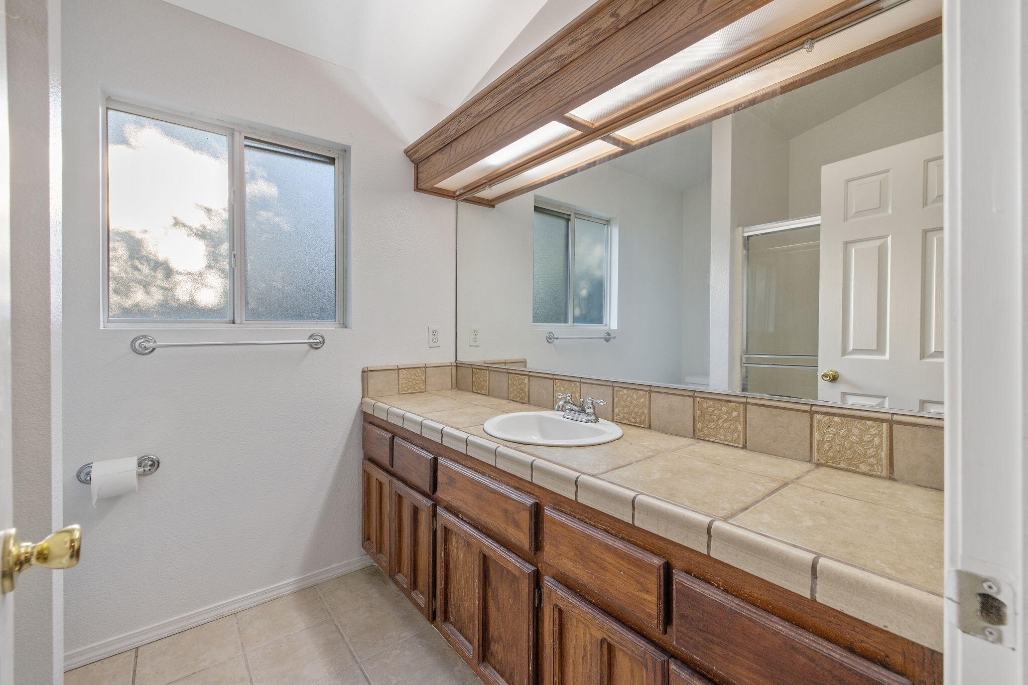 2505 W Delta Ct, Visalia, CA 93291