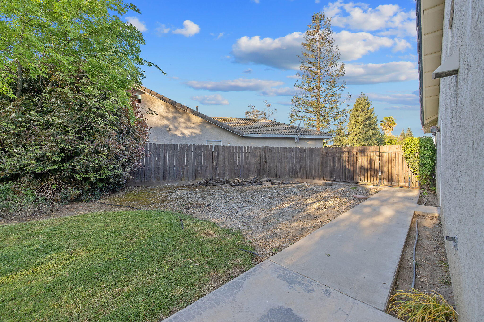 2505 W Delta Ct, Visalia, CA 93291