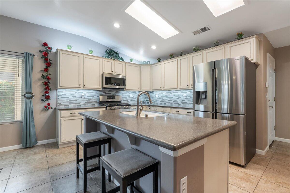 3624 N Jackie St, Visalia, CA 93291