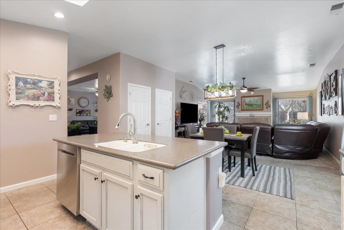 3624 N Jackie St, Visalia, CA 93291