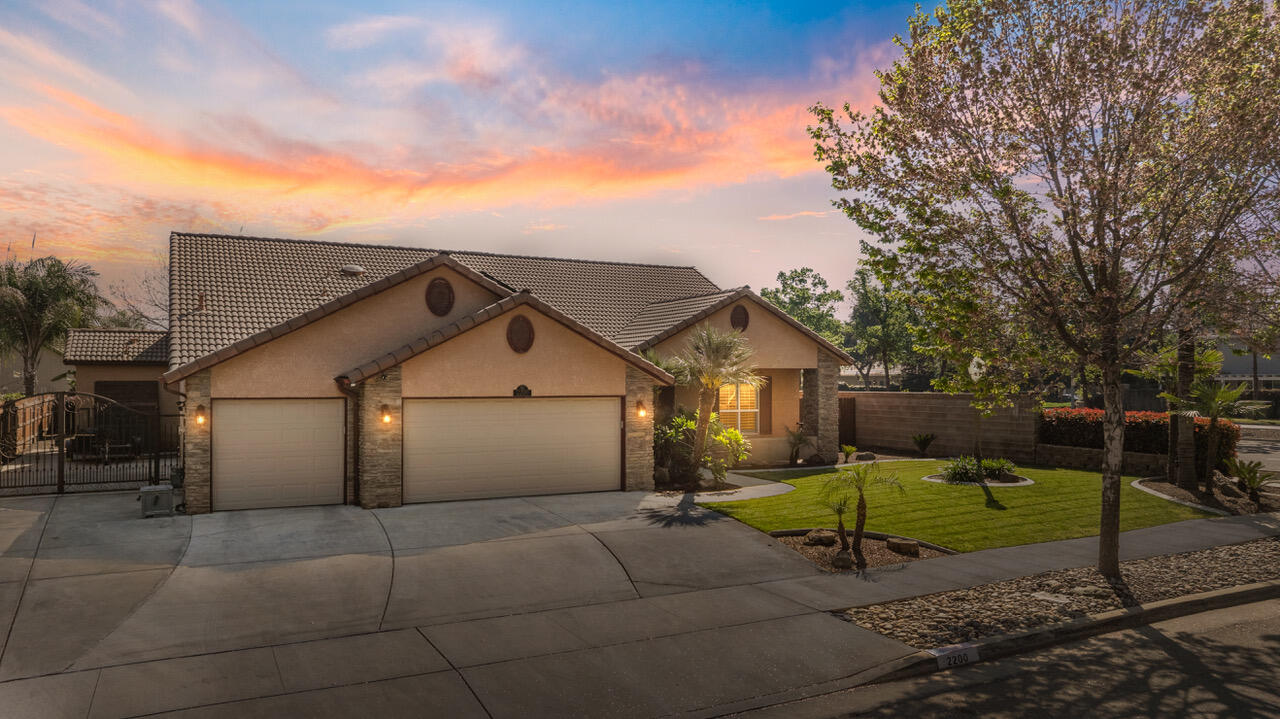 2200 N University St, Visalia, CA 93291