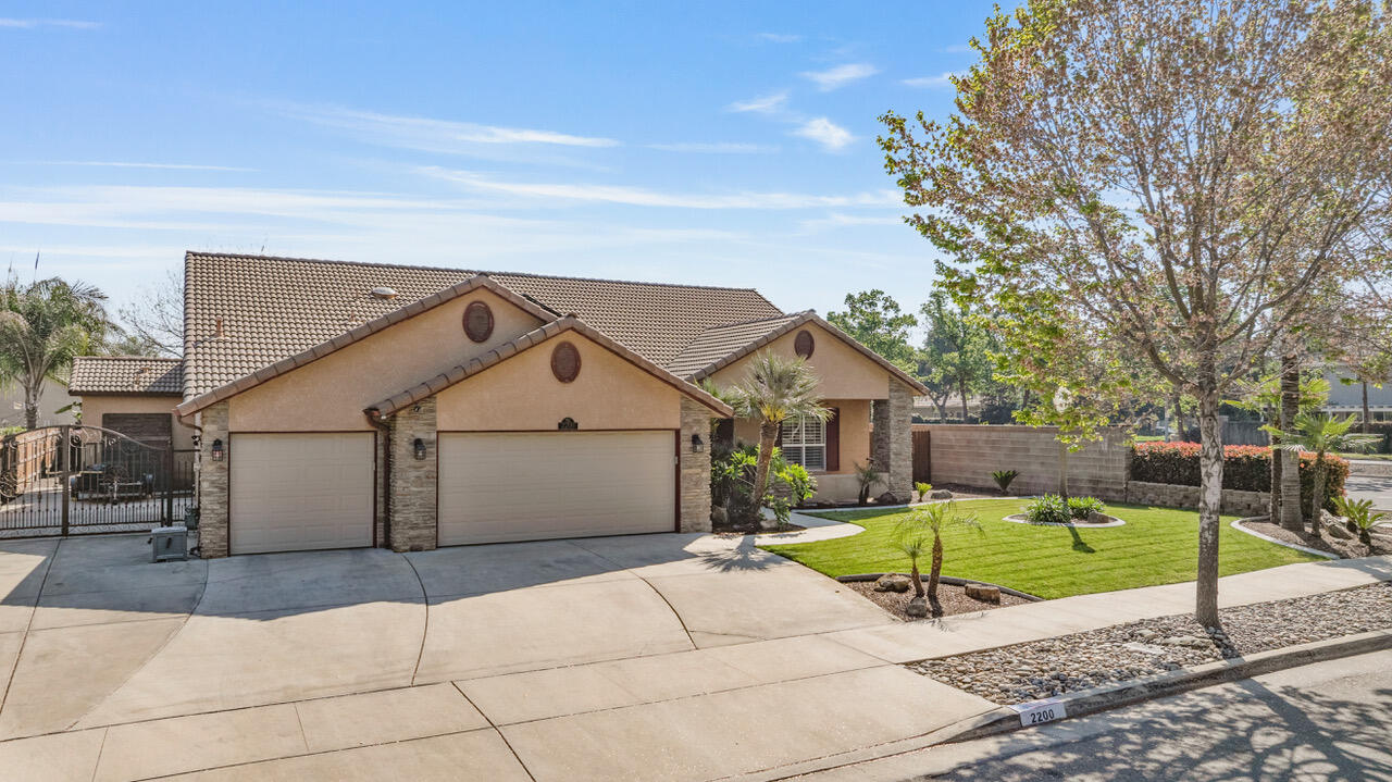 2200 N University St, Visalia, CA 93291