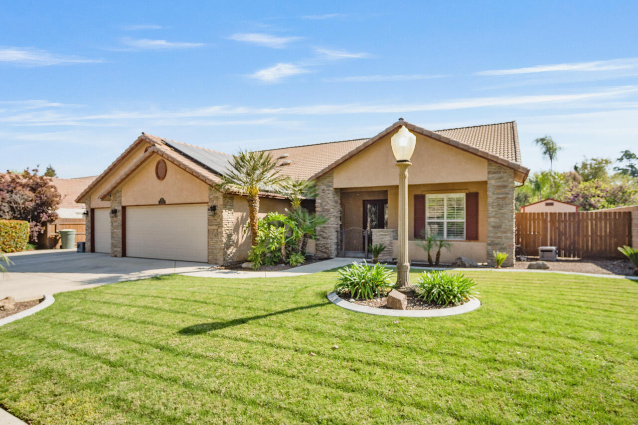 2200 N University St, Visalia, CA 93291