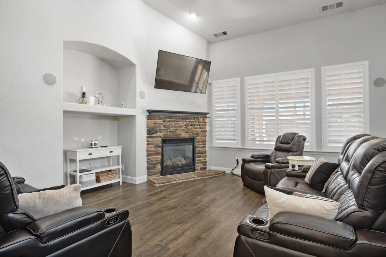 2200 N University St, Visalia, CA 93291