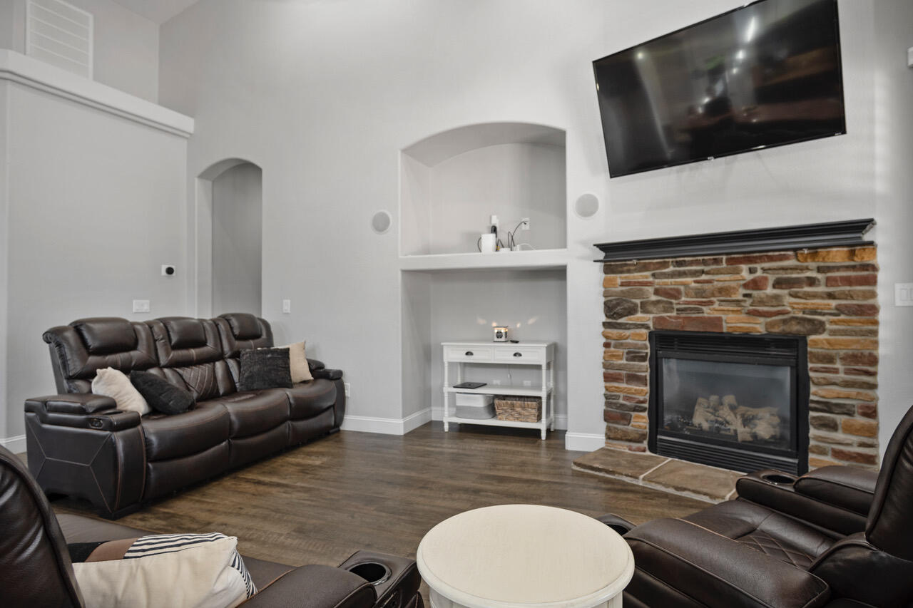 2200 N University St, Visalia, CA 93291