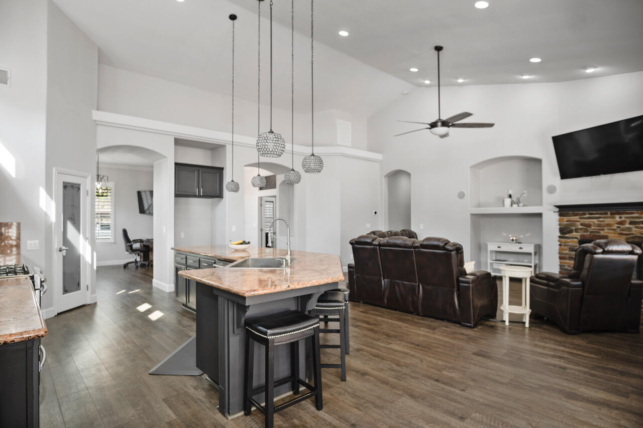 2200 N University St, Visalia, CA 93291