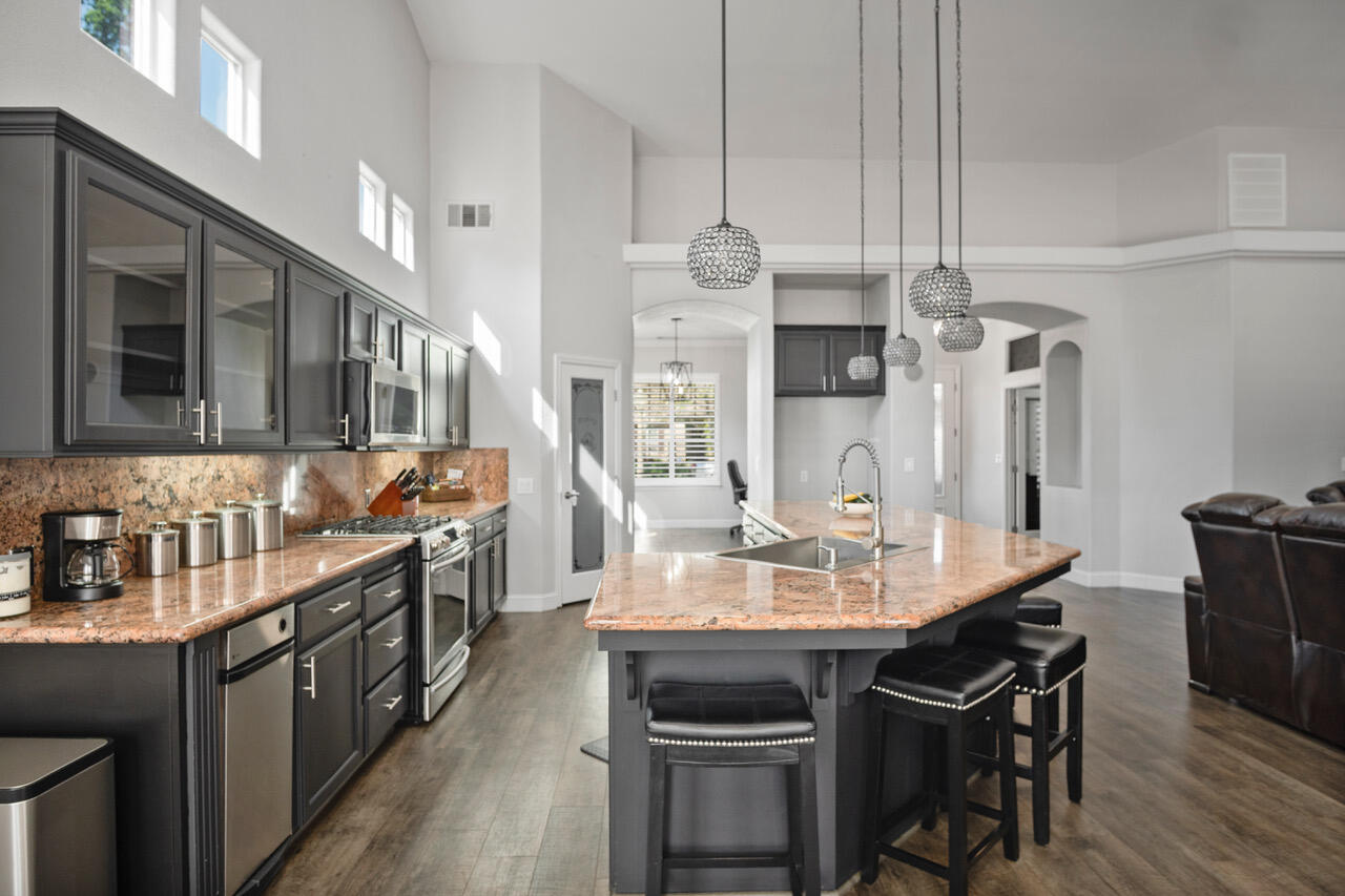 2200 N University St, Visalia, CA 93291