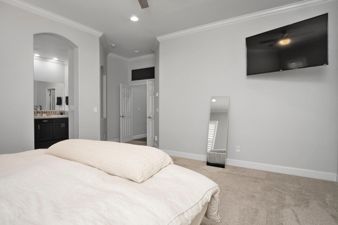 2200 N University St, Visalia, CA 93291