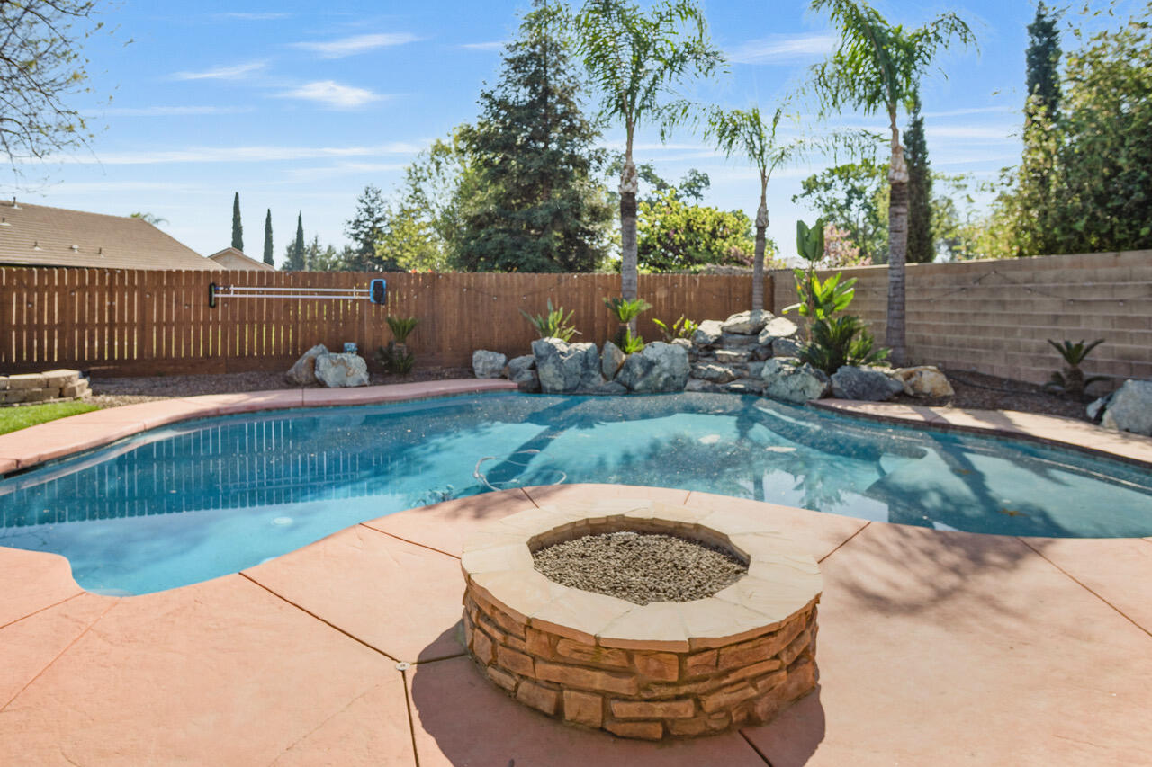 2200 N University St, Visalia, CA 93291