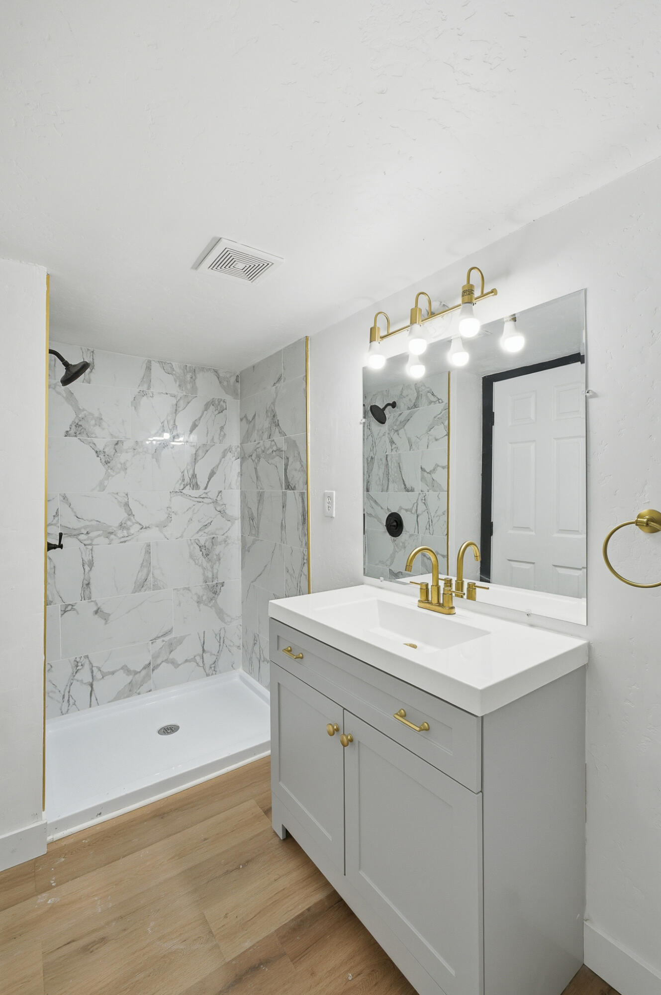 15080 Water Ave, Visalia, CA 93292