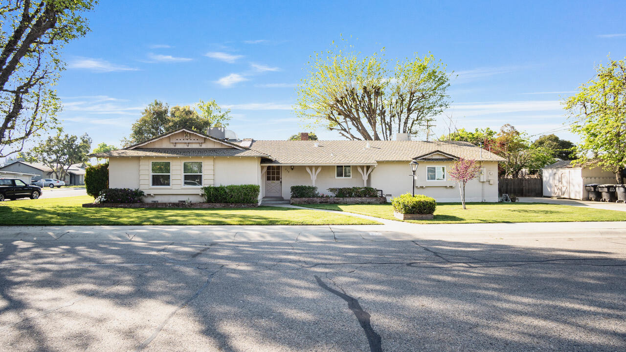 217 W Laura Ave, Visalia, CA 93277
