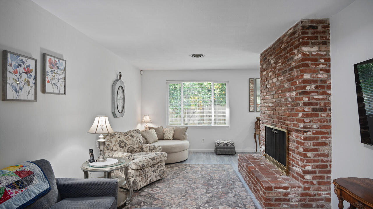 217 W Laura Ave, Visalia, CA 93277