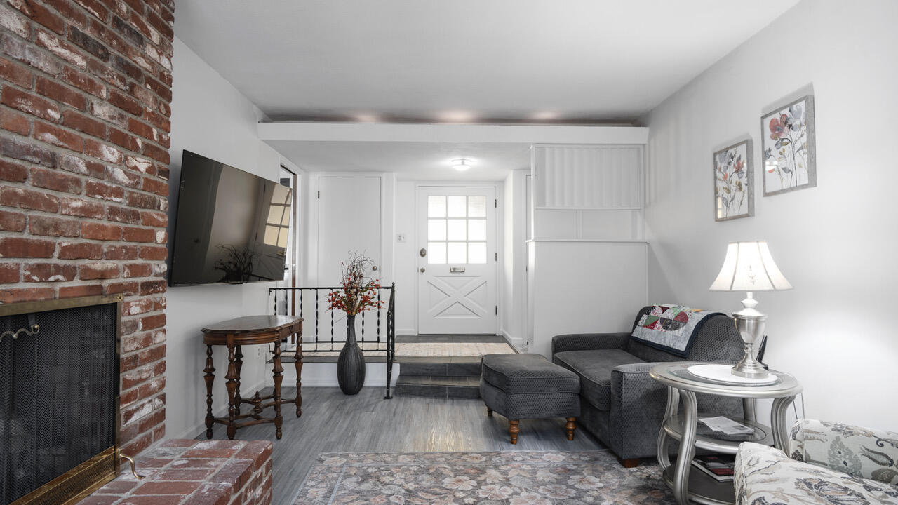 217 W Laura Ave, Visalia, CA 93277