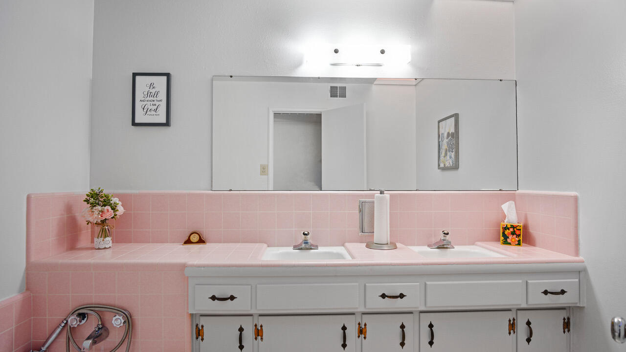 217 W Laura Ave, Visalia, CA 93277