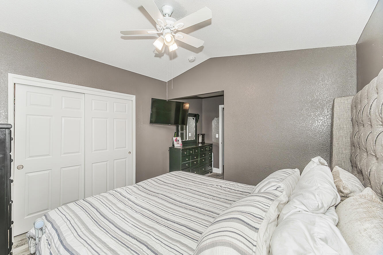 208 Kelly Ave, Parlier, CA 93648