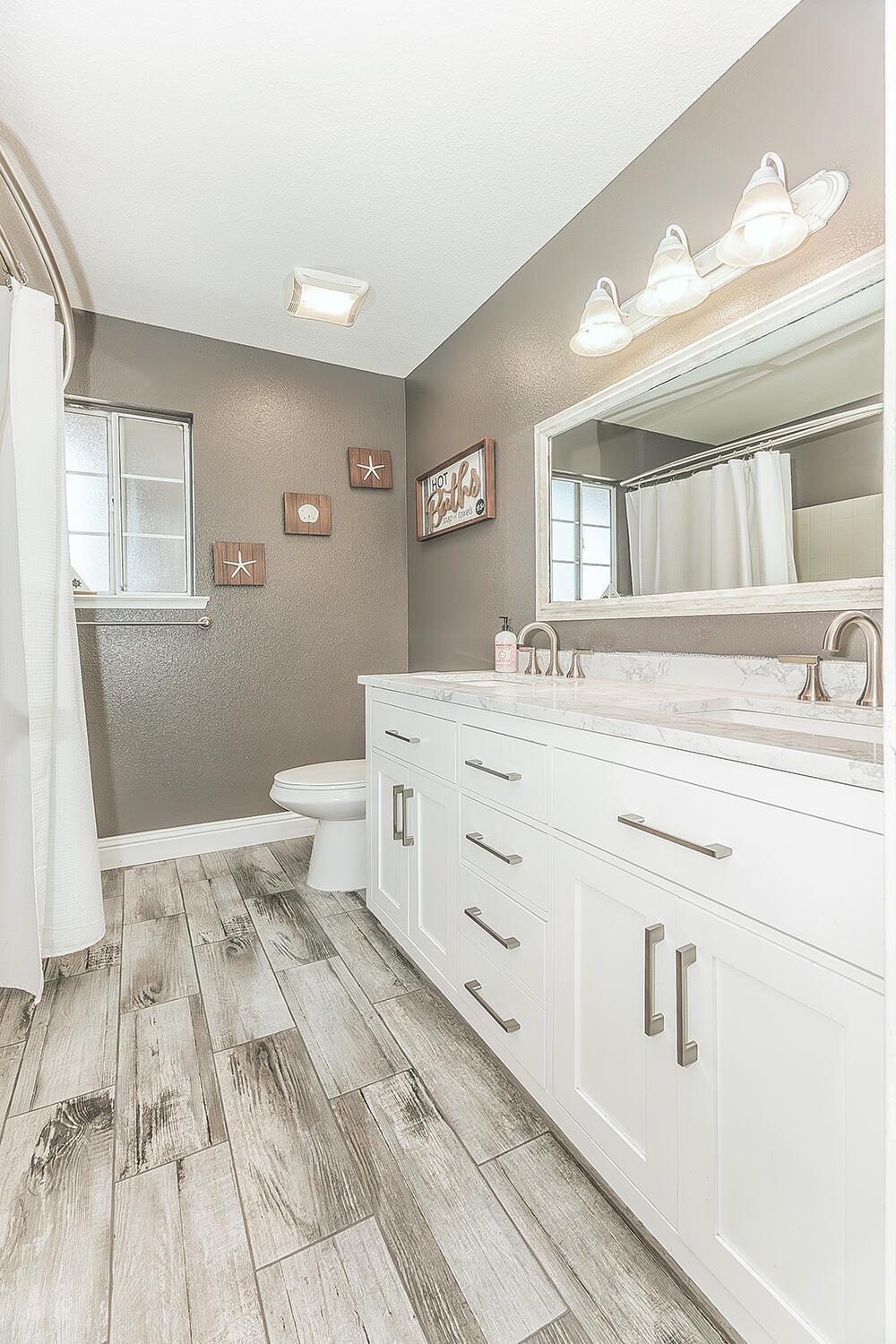 208 Kelly Ave, Parlier, CA 93648