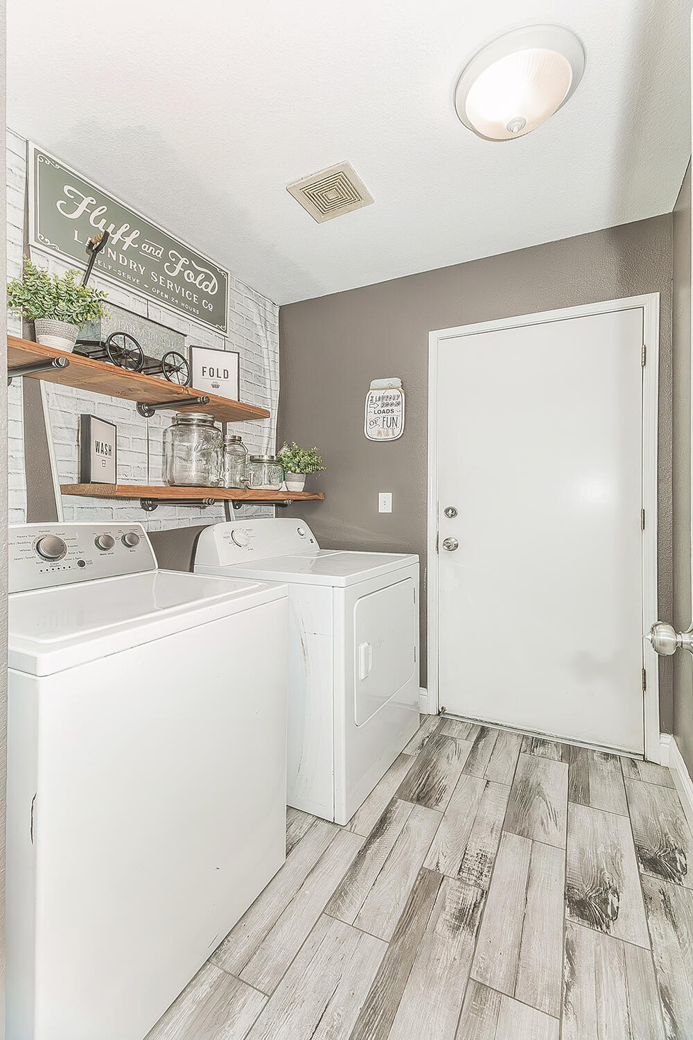 208 Kelly Ave, Parlier, CA 93648