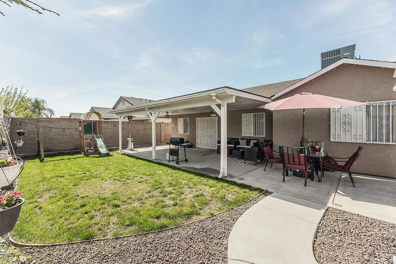 208 Kelly Ave, Parlier, CA 93648