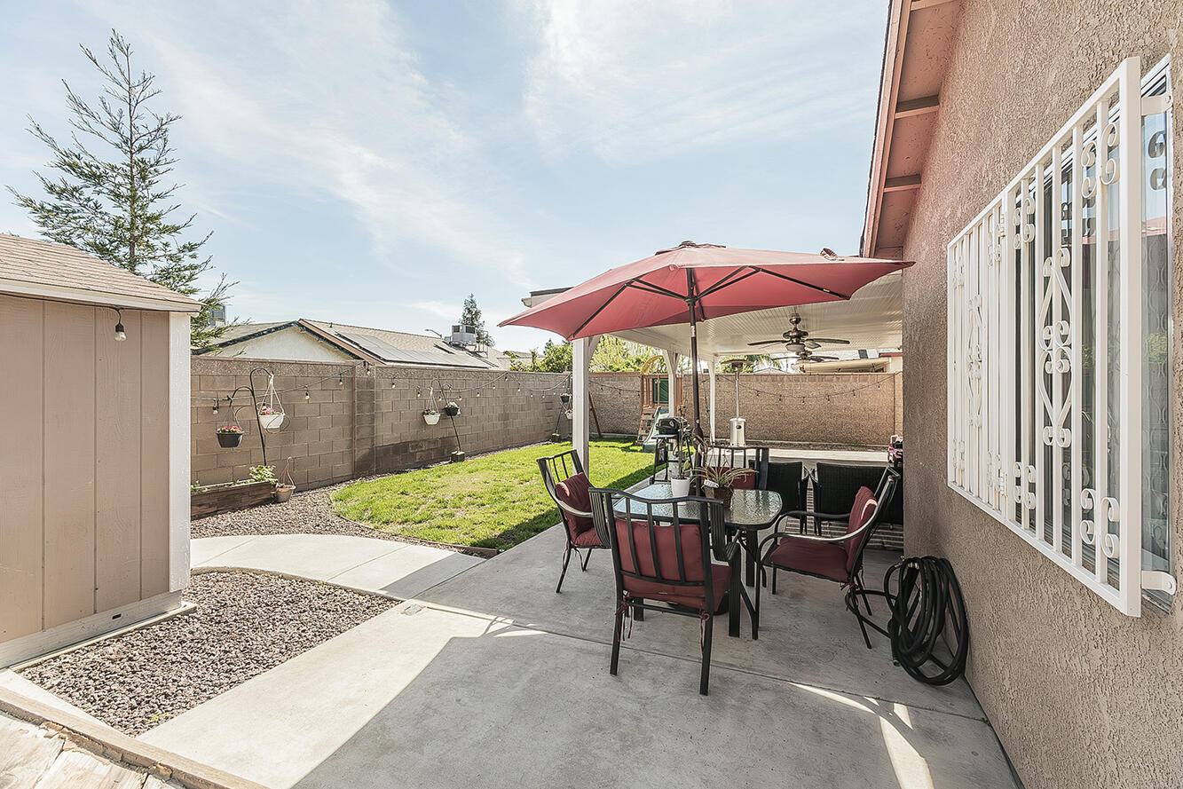 208 Kelly Ave, Parlier, CA 93648