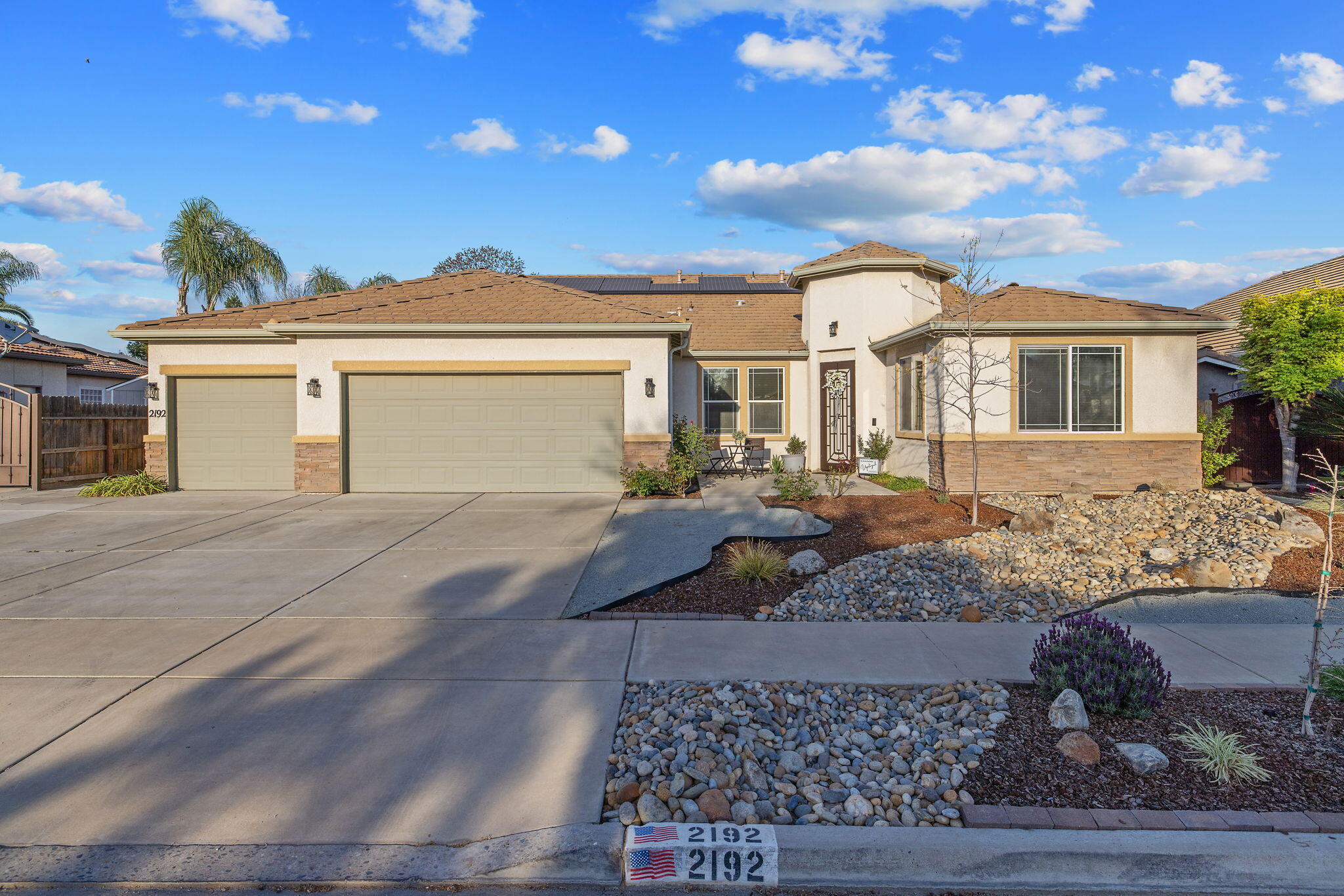 2192 N Weyrich Ct, Tulare, CA 93274