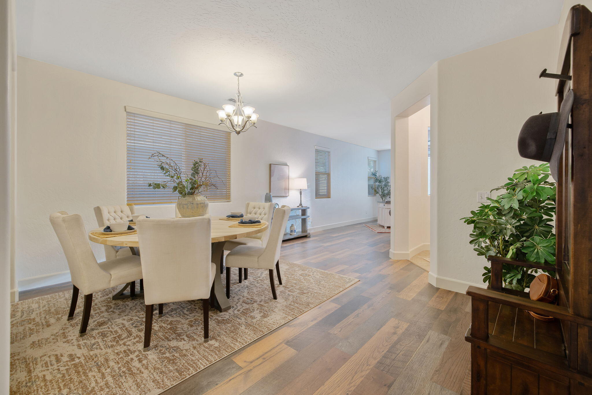 2192 N Weyrich Ct, Tulare, CA 93274