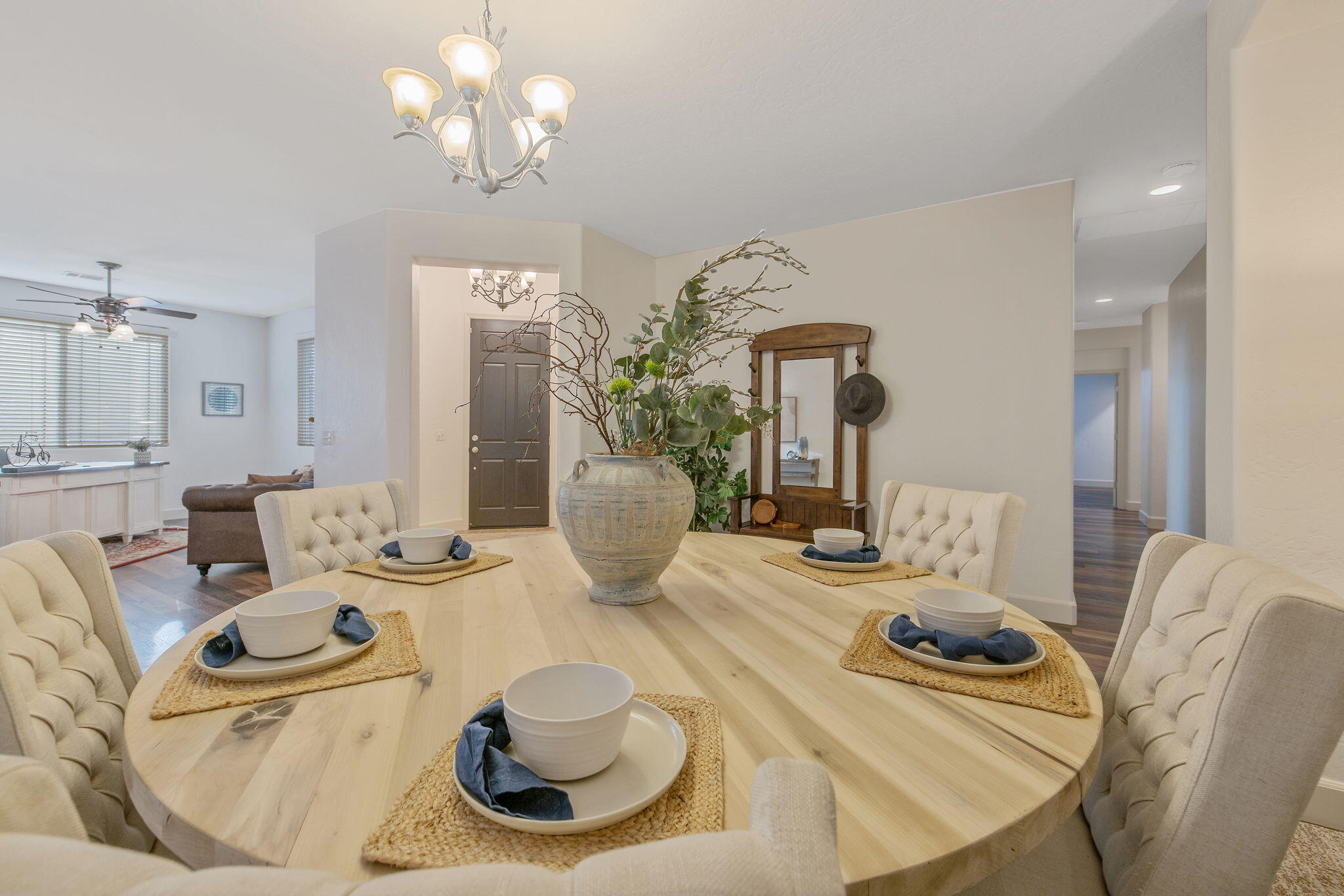 2192 N Weyrich Ct, Tulare, CA 93274