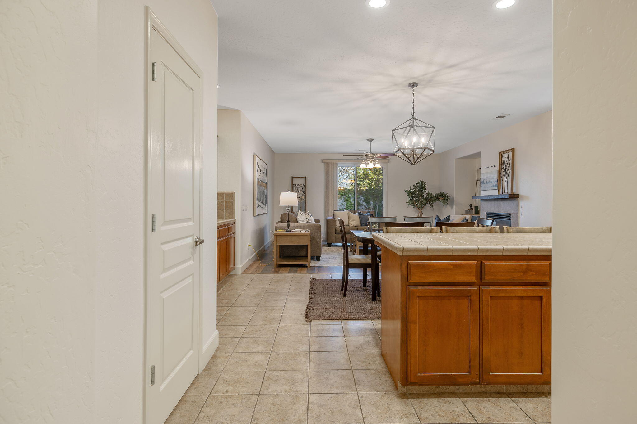 2192 N Weyrich Ct, Tulare, CA 93274