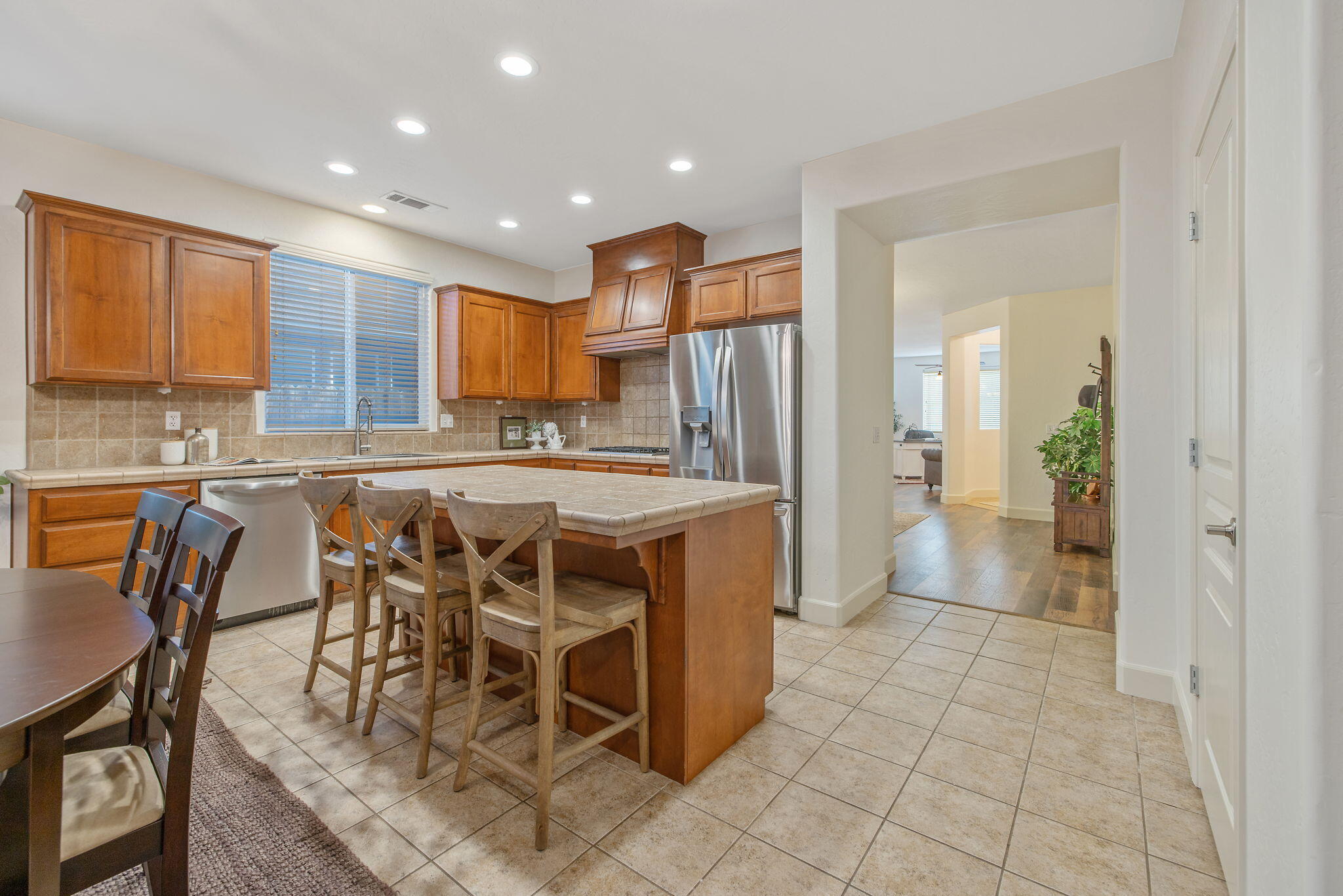 2192 N Weyrich Ct, Tulare, CA 93274